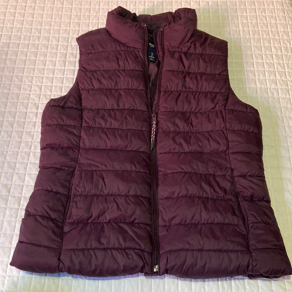 Gap puffer vest, Size S, Eggplant/Plum color